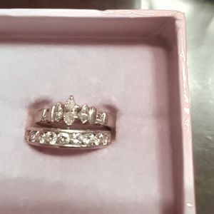 Withe gold rings with diamonds